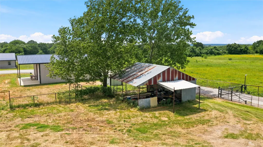 1017 County Road 4699 Boyd TX 76023