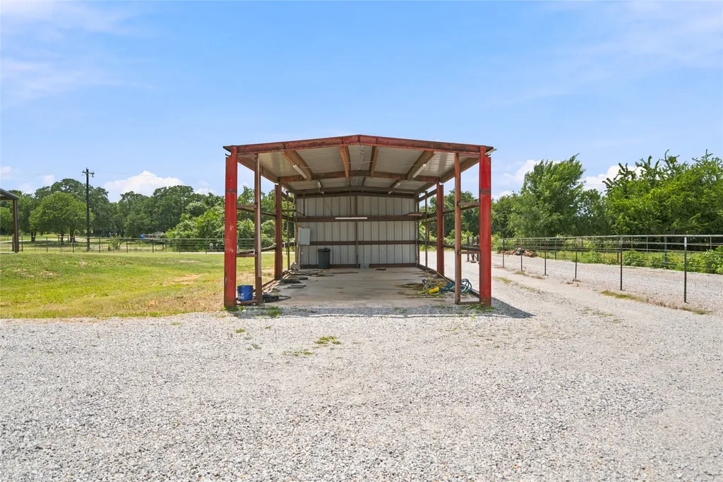 1017 County Road 4699 Boyd TX 76023