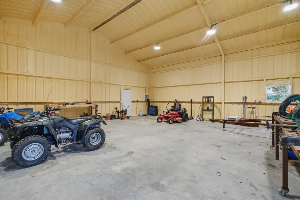 1017 County Road 4699 Boyd TX 76023