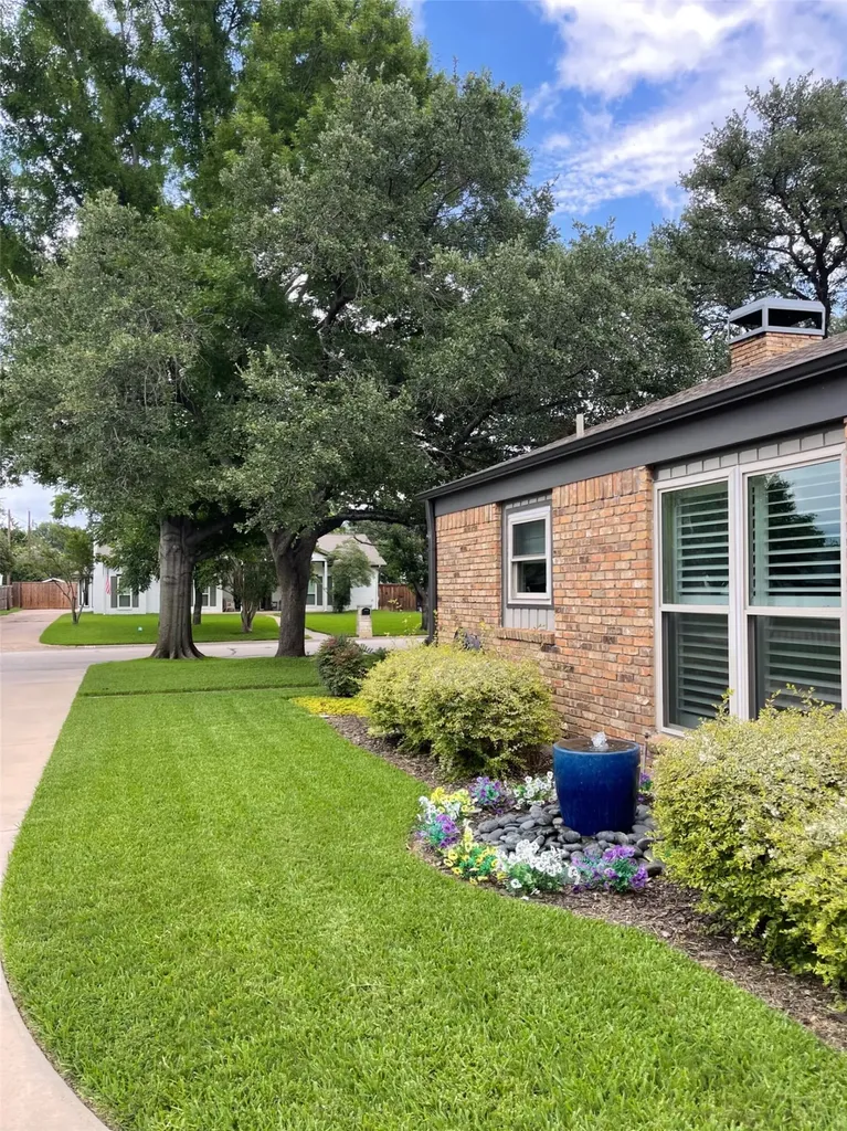 2112 Quail Run Drive Corinth TX 76208