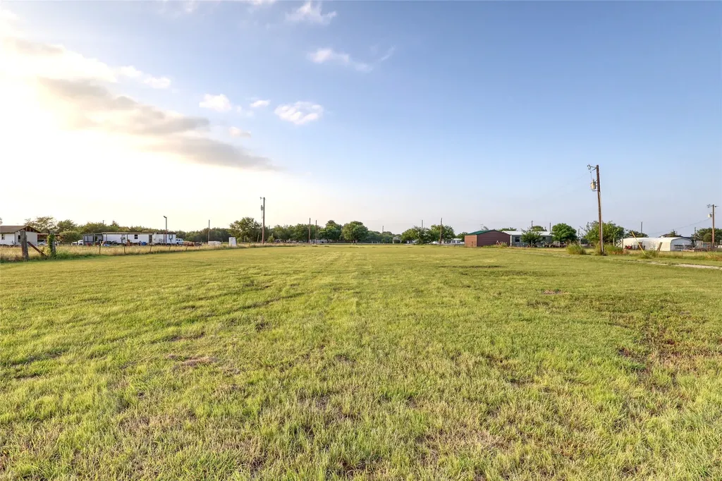 8344 Fm 697 Whitewright TX 75491