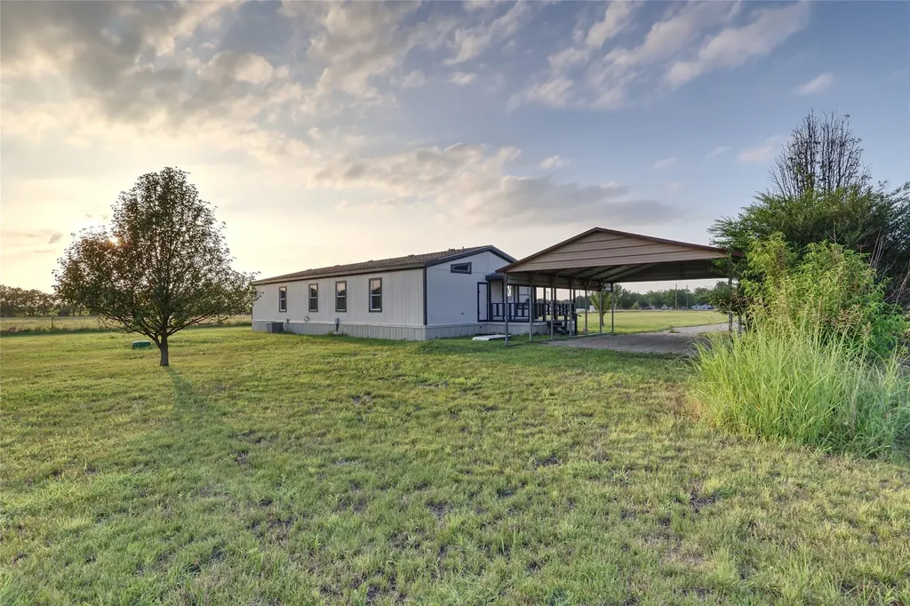 8344 Fm 697 Whitewright TX 75491
