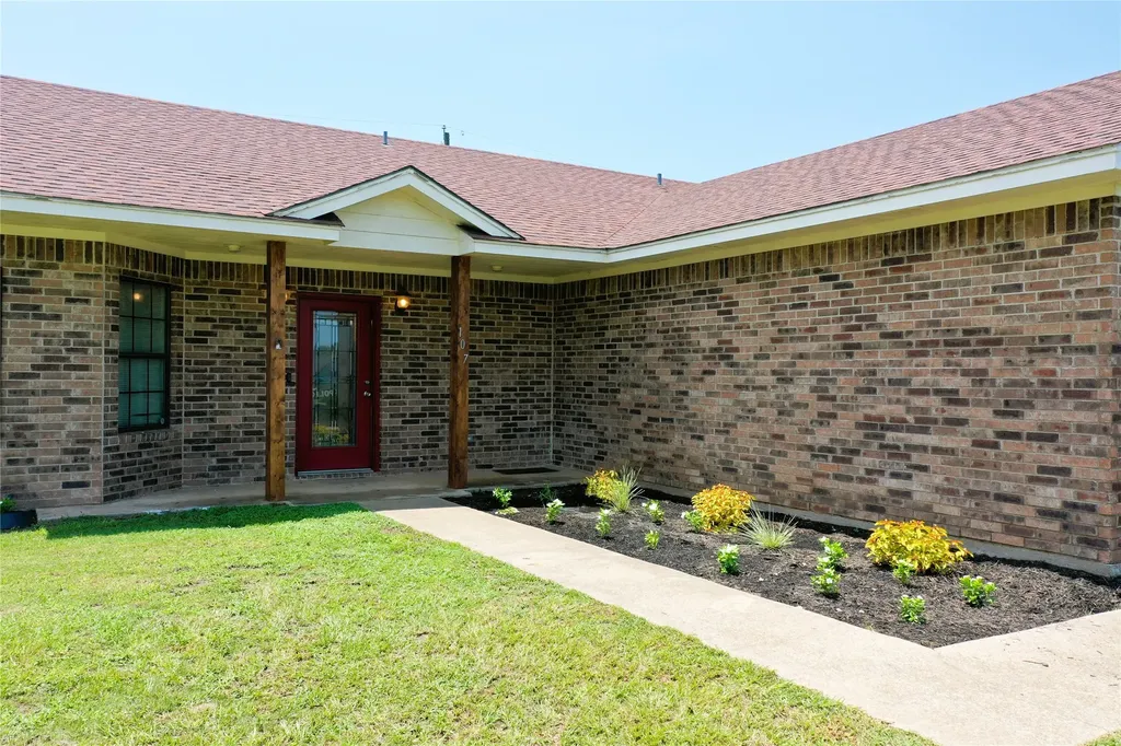 107 Carroll Street Teague TX 75860