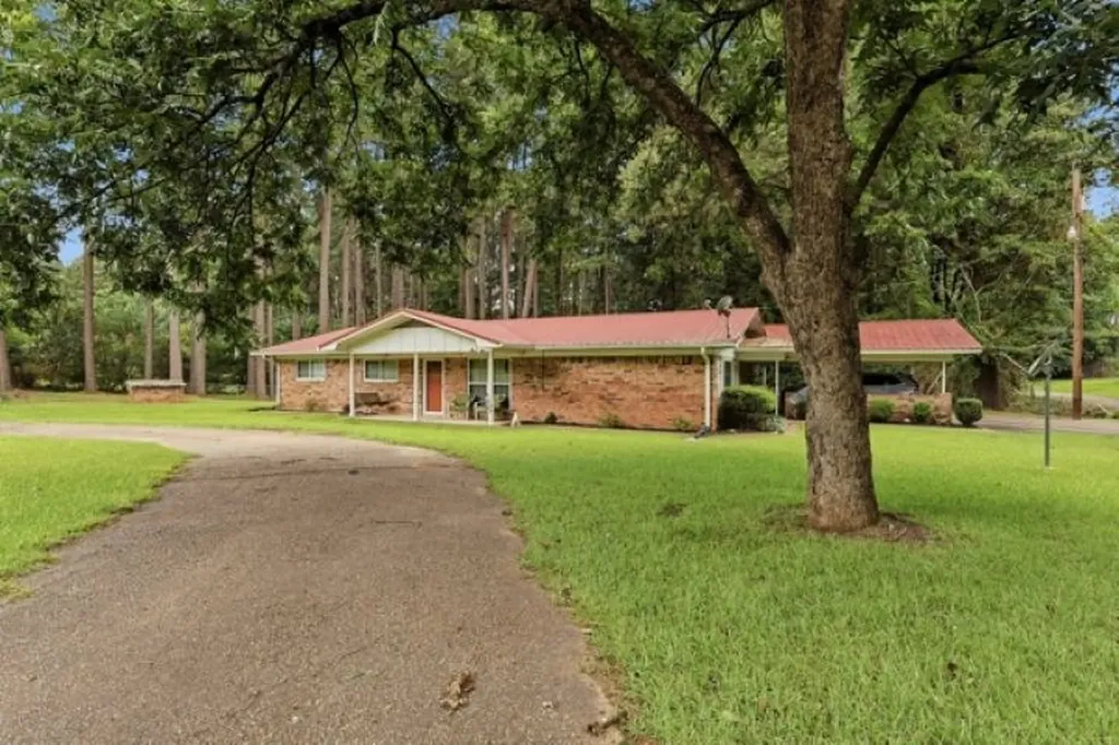 100 County Road 1123 Daingerfield TX 75638