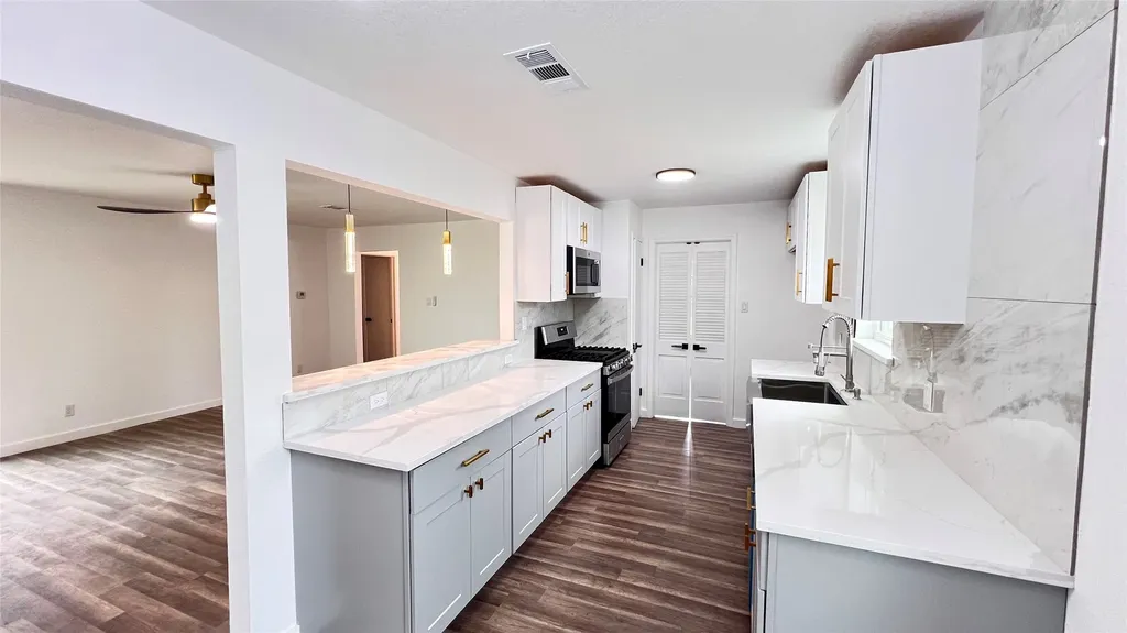 1711 Heather Glen Drive Dallas TX 75232