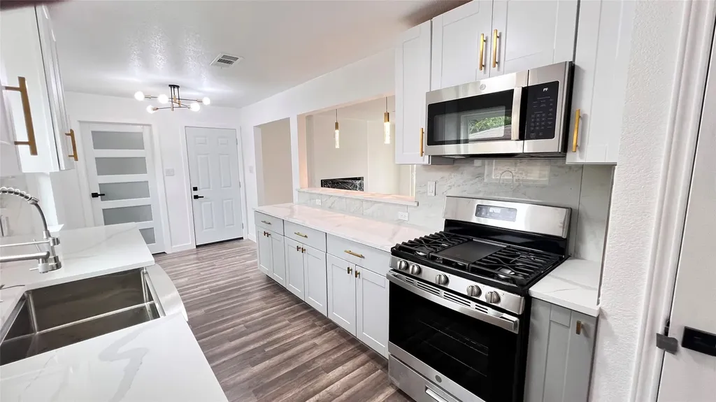 1711 Heather Glen Drive Dallas TX 75232