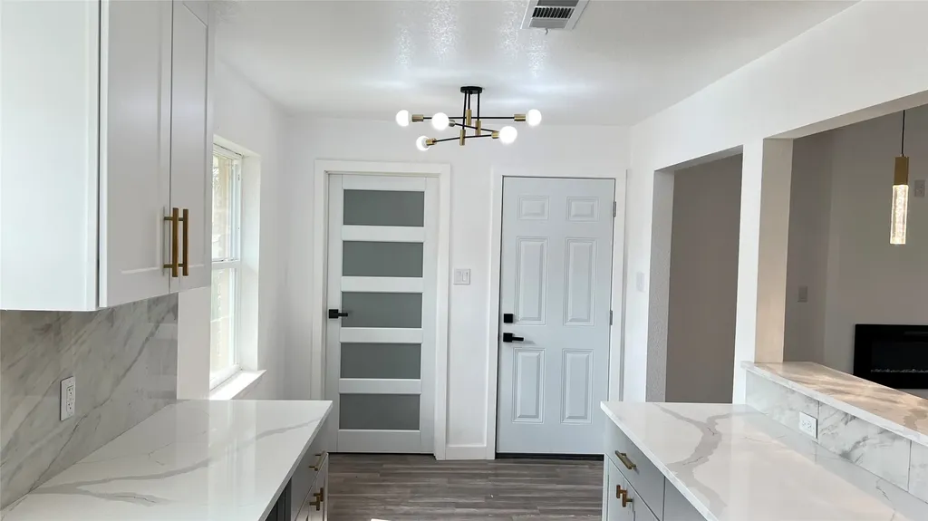 1711 Heather Glen Drive Dallas TX 75232