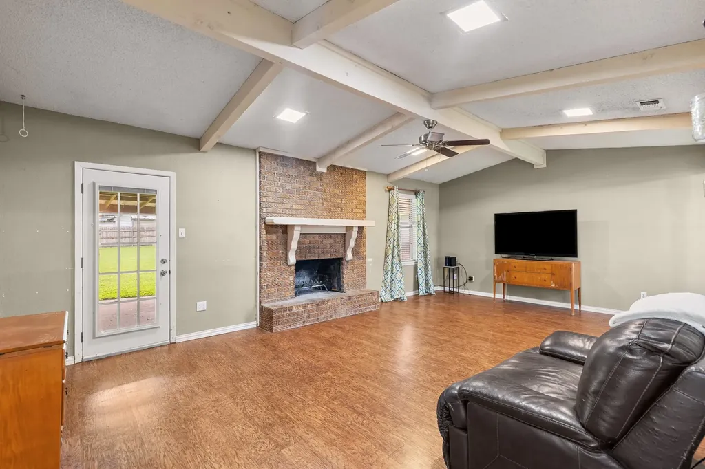 505 Pinewood Lane Hewitt TX 76643