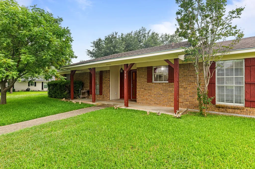 505 Pinewood Lane Hewitt TX 76643