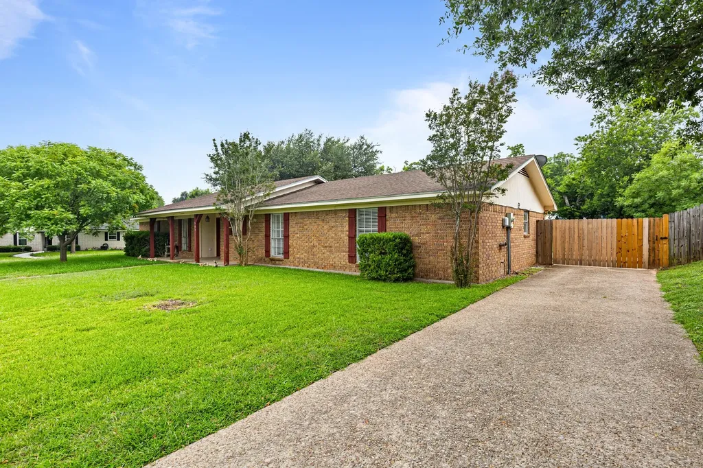 505 Pinewood Lane Hewitt TX 76643