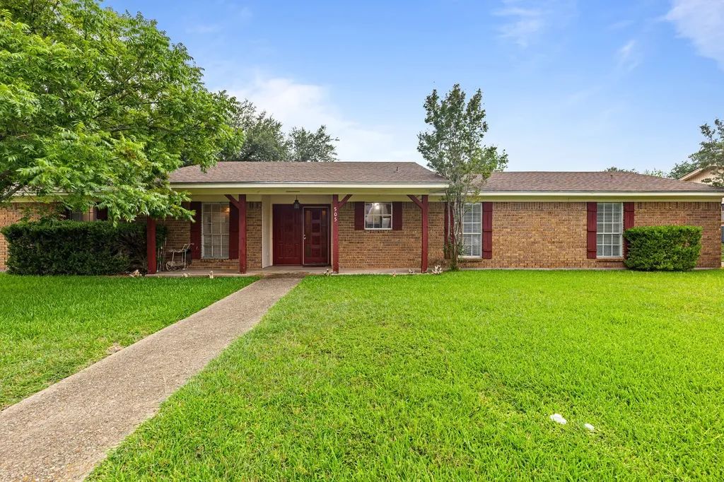 505 Pinewood Lane Hewitt TX 76643