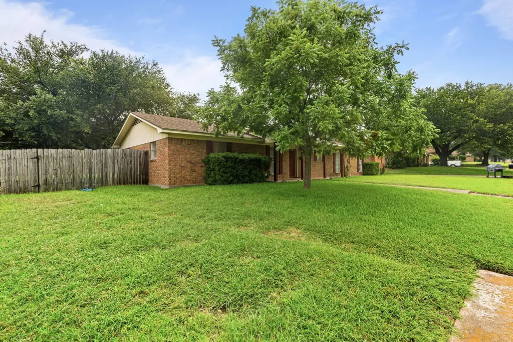 505 Pinewood Lane Hewitt TX 76643