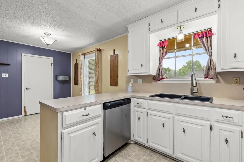 505 Pinewood Lane Hewitt TX 76643