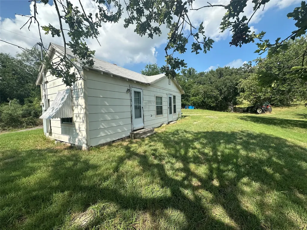 306 County Road 3677 Paradise TX 76073