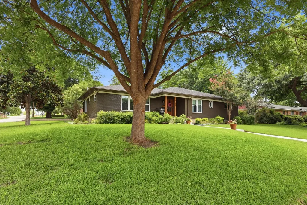 1208 N Morris Street Mckinney TX 75069