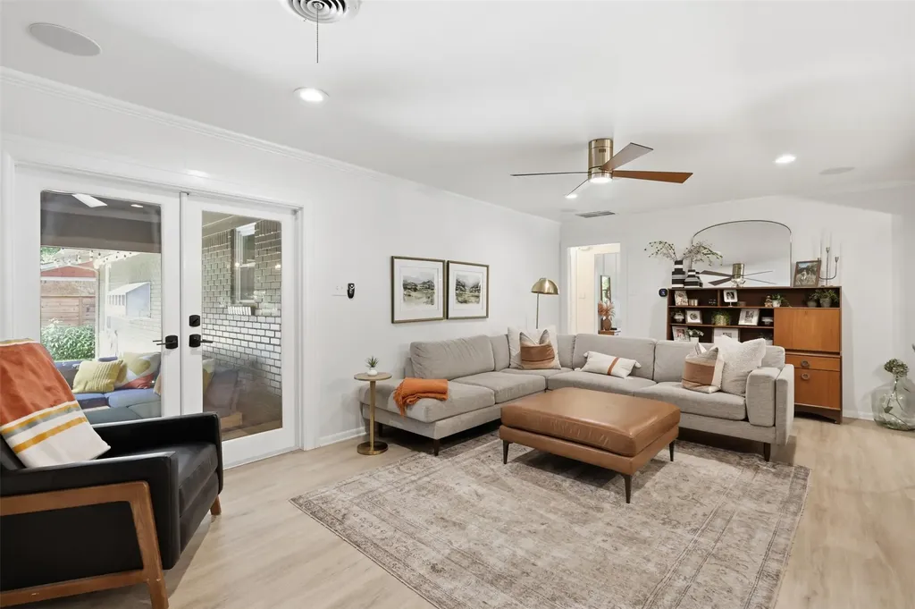1208 N Morris Street Mckinney TX 75069