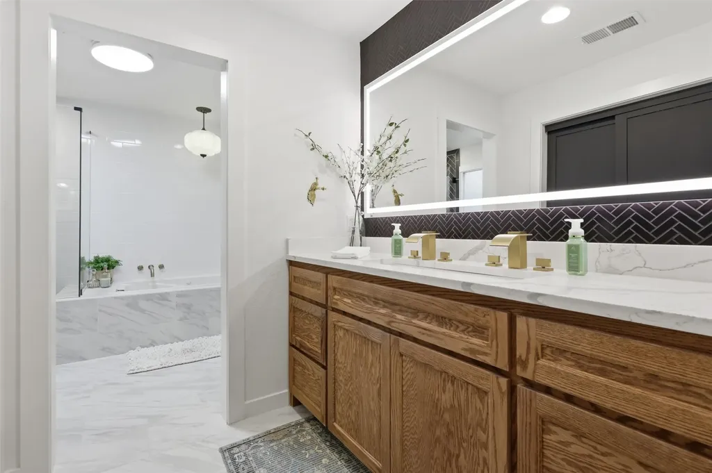1208 N Morris Street Mckinney TX 75069