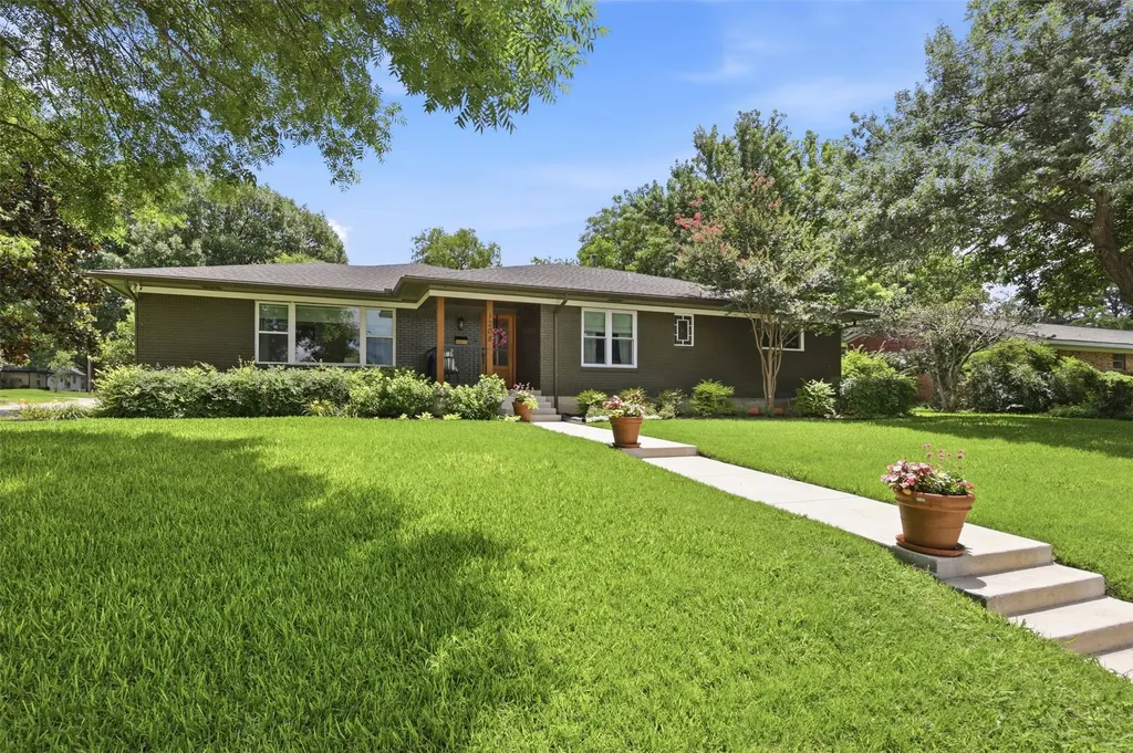 1208 N Morris Street Mckinney TX 75069