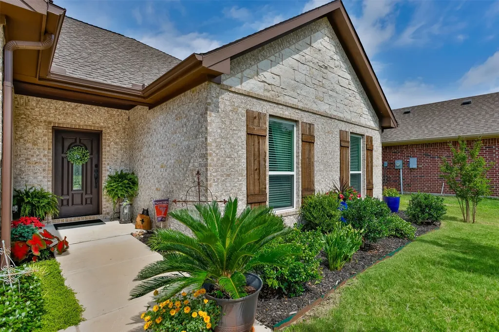 1127 Vintage Avenue Gainesville TX 76240