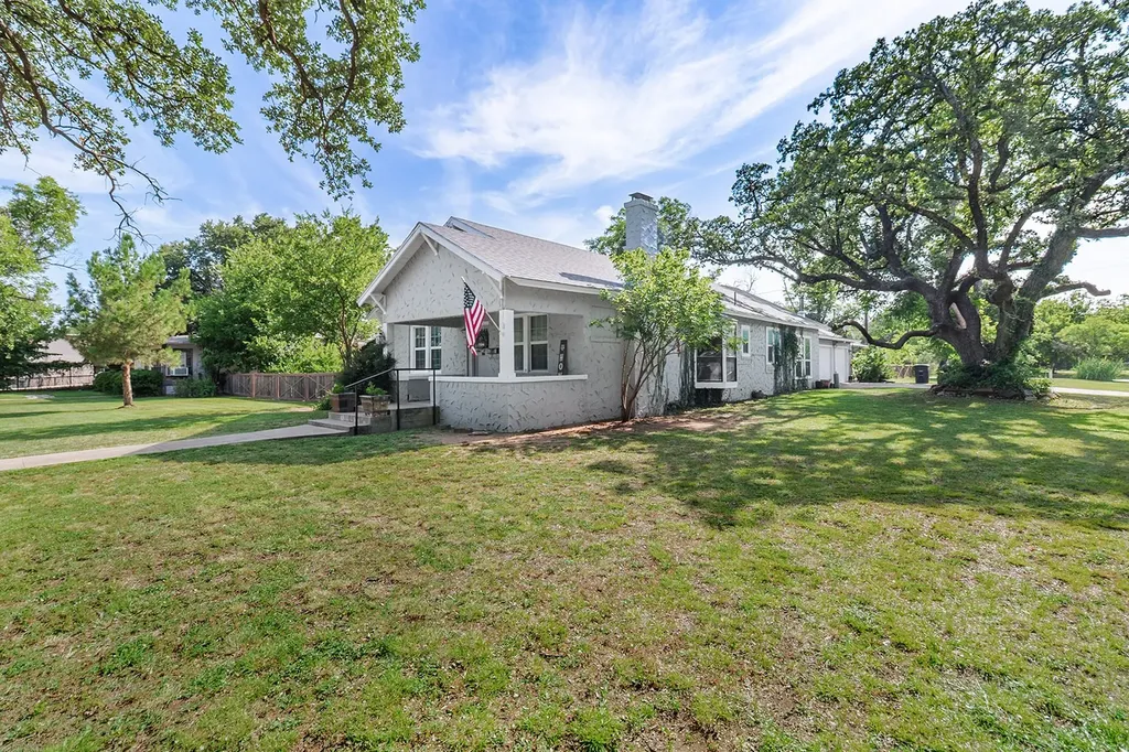 1800 S China Street Brady TX 76825