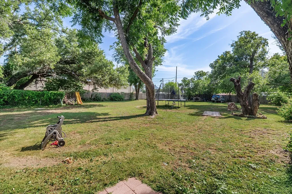 1800 S China Street Brady TX 76825