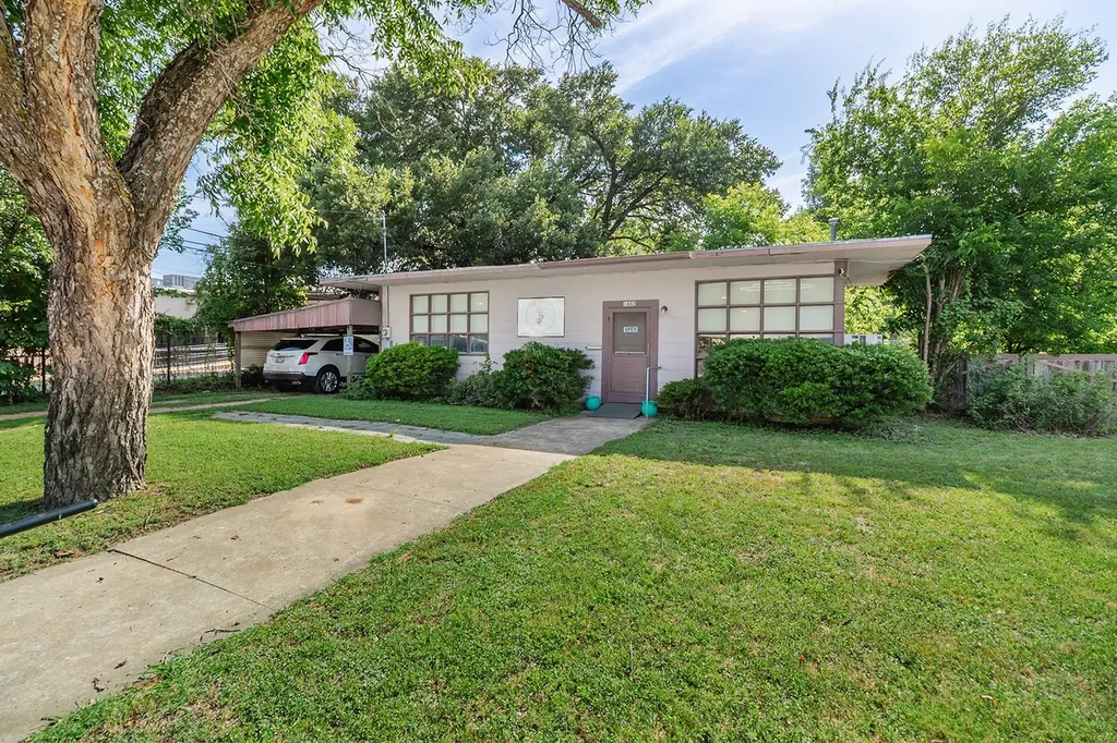 1800 S China Street Brady TX 76825