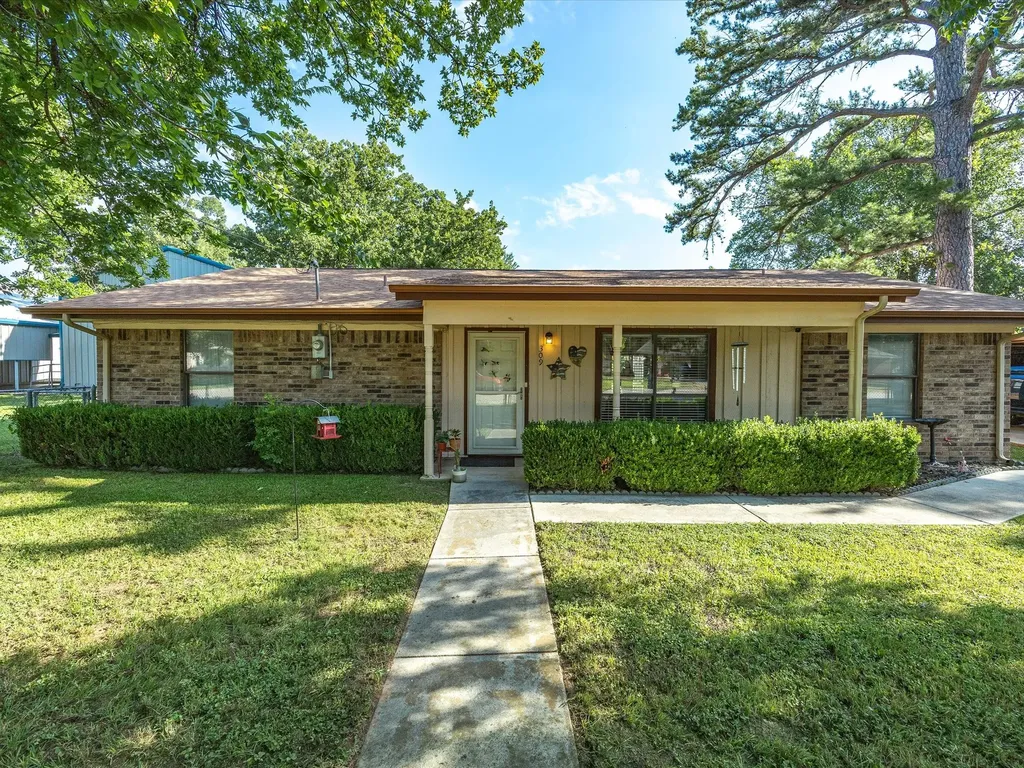 309 Greathouse Street Bridgeport TX 76426