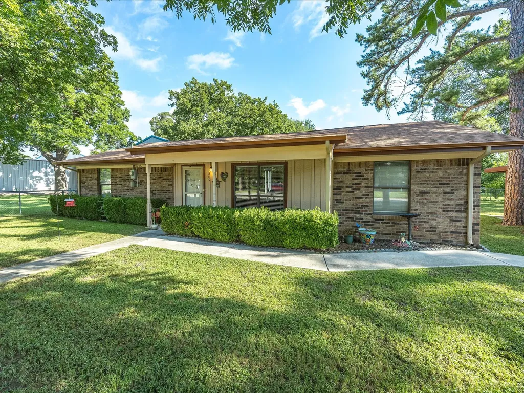 309 Greathouse Street Bridgeport TX 76426