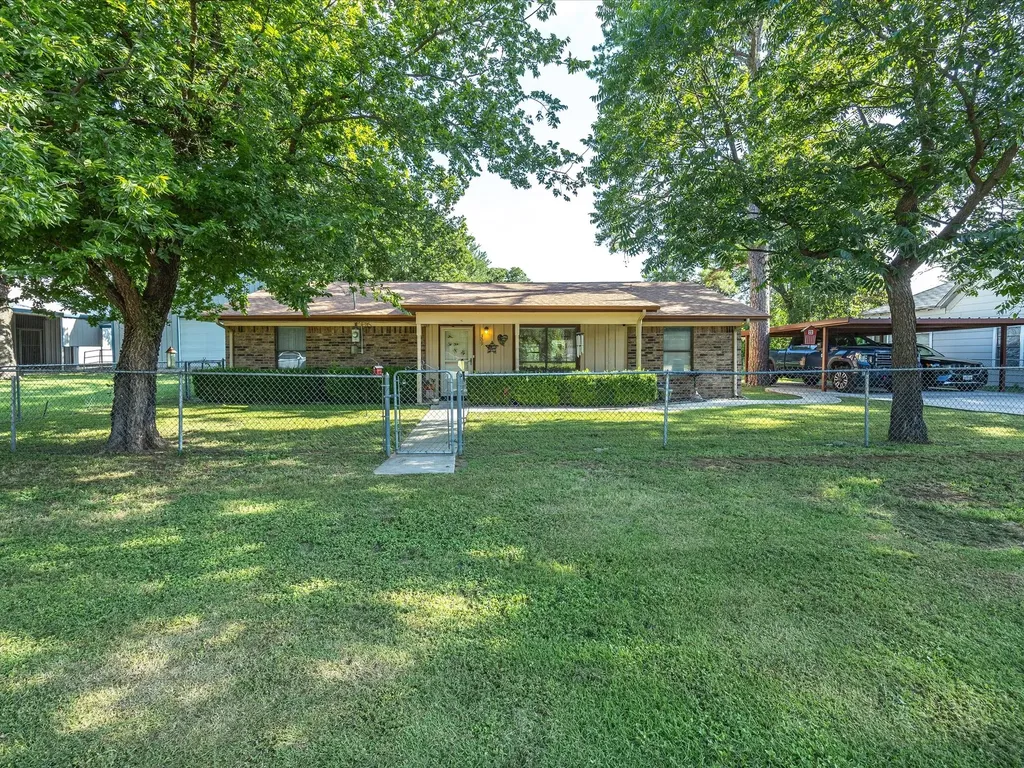 309 Greathouse Street Bridgeport TX 76426