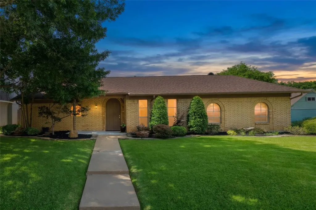 1710 Park Hill Drive Arlington TX 76012