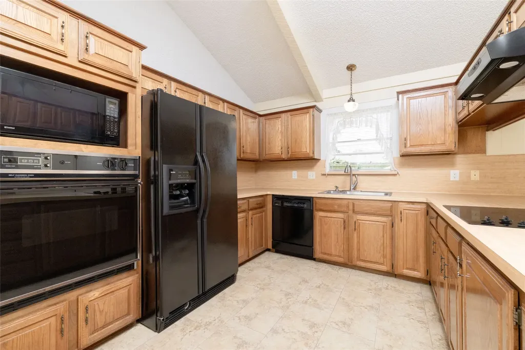 1710 Park Hill Drive Arlington TX 76012