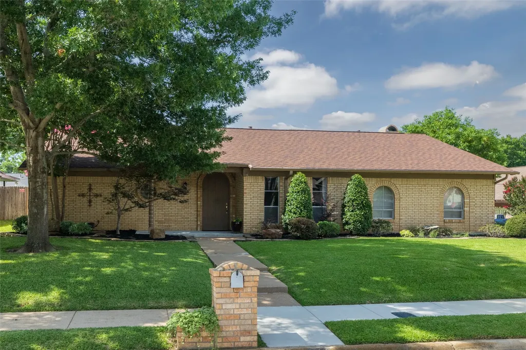 1710 Park Hill Drive Arlington TX 76012