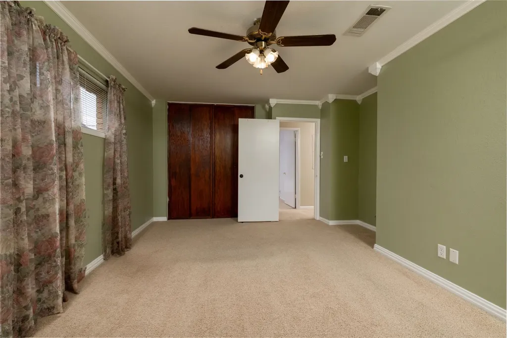 1710 Park Hill Drive Arlington TX 76012