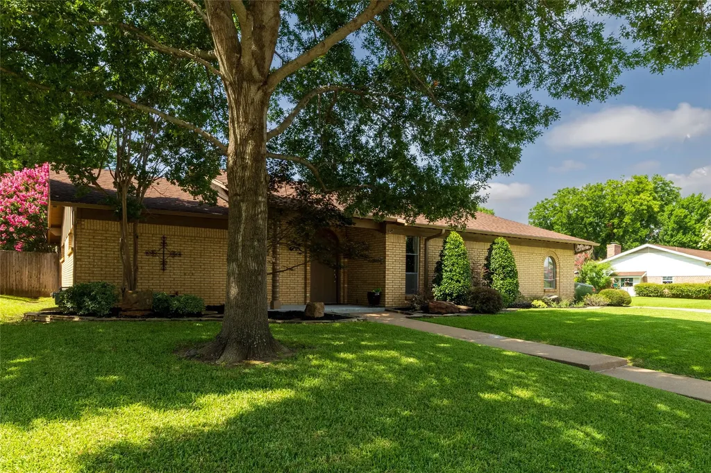 1710 Park Hill Drive Arlington TX 76012
