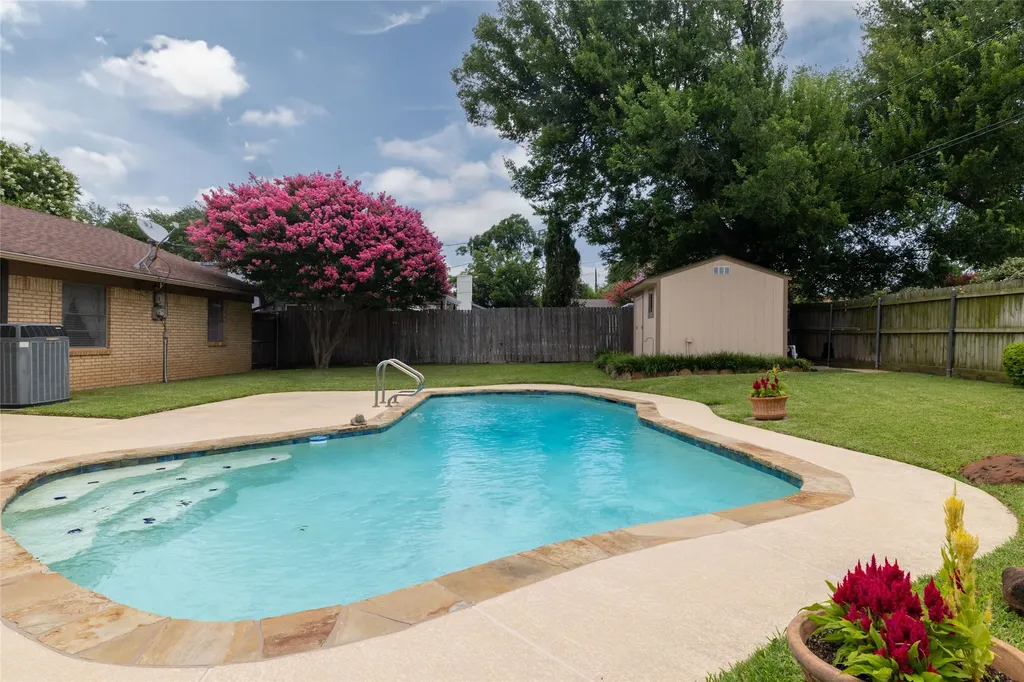 1710 Park Hill Drive Arlington TX 76012