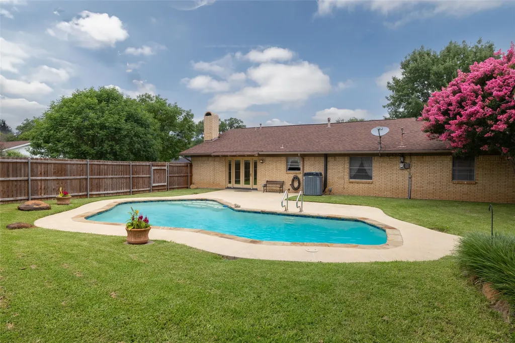 1710 Park Hill Drive Arlington TX 76012