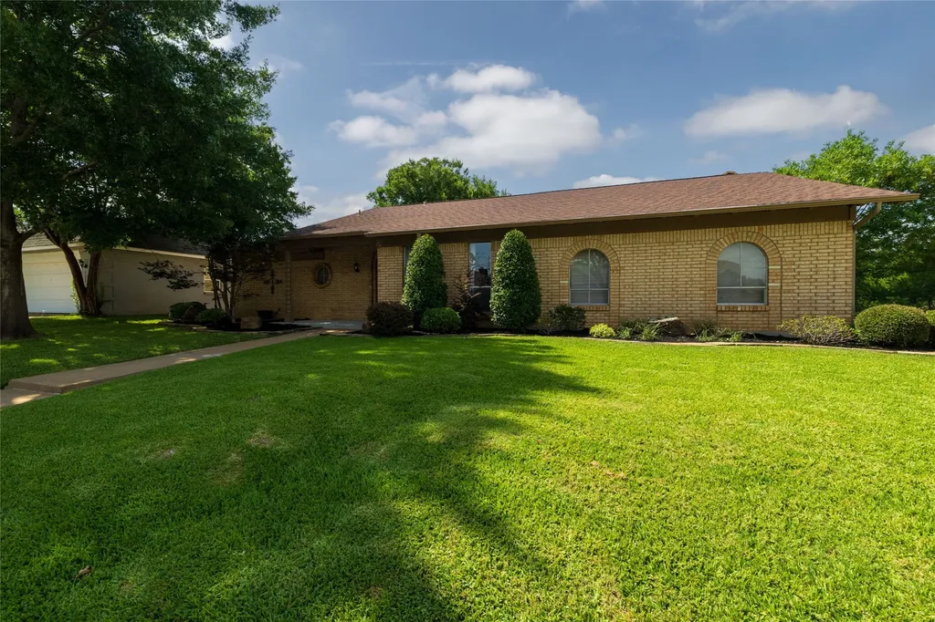 1710 Park Hill Drive Arlington TX 76012