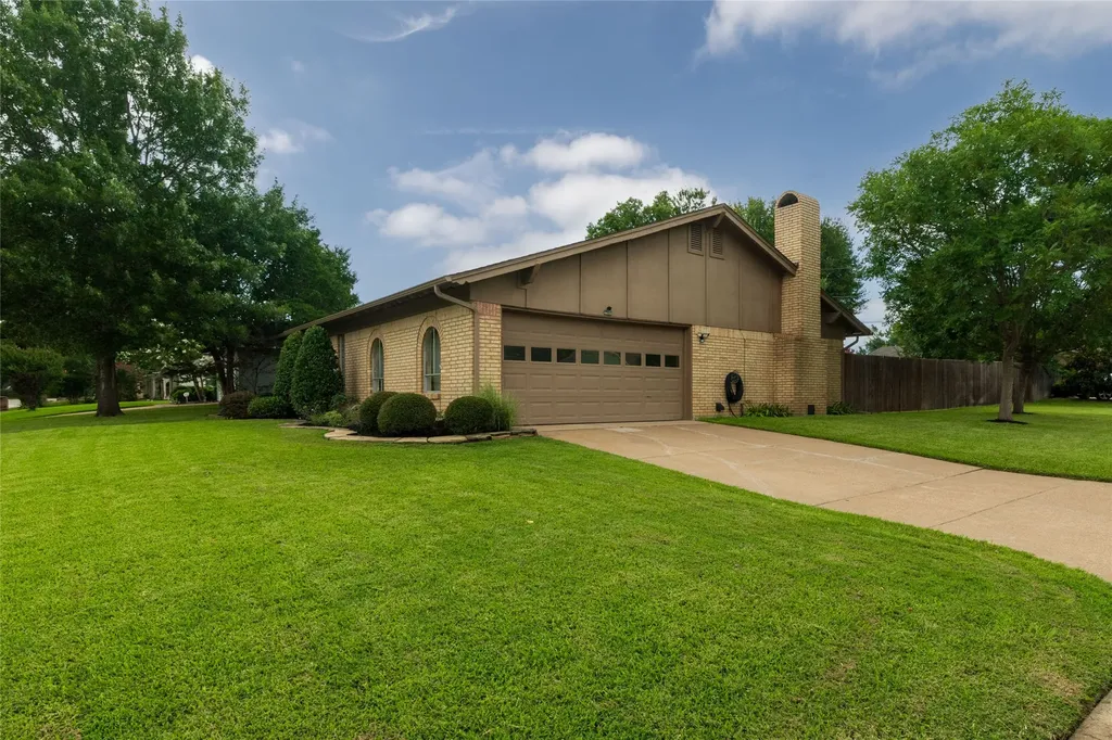 1710 Park Hill Drive Arlington TX 76012