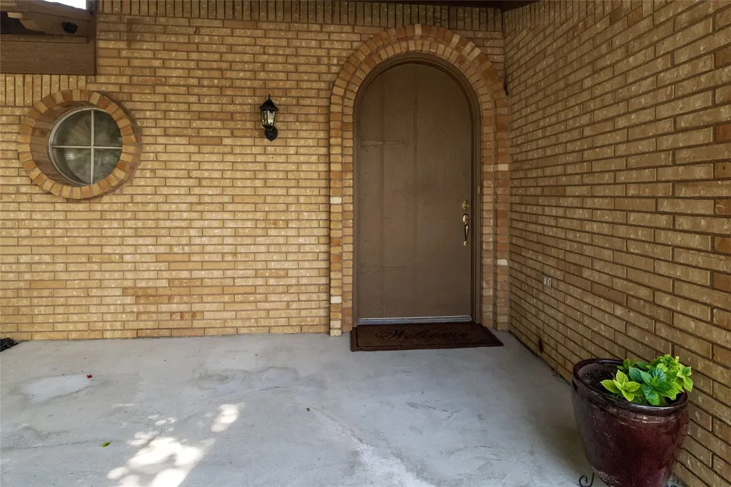 1710 Park Hill Drive Arlington TX 76012