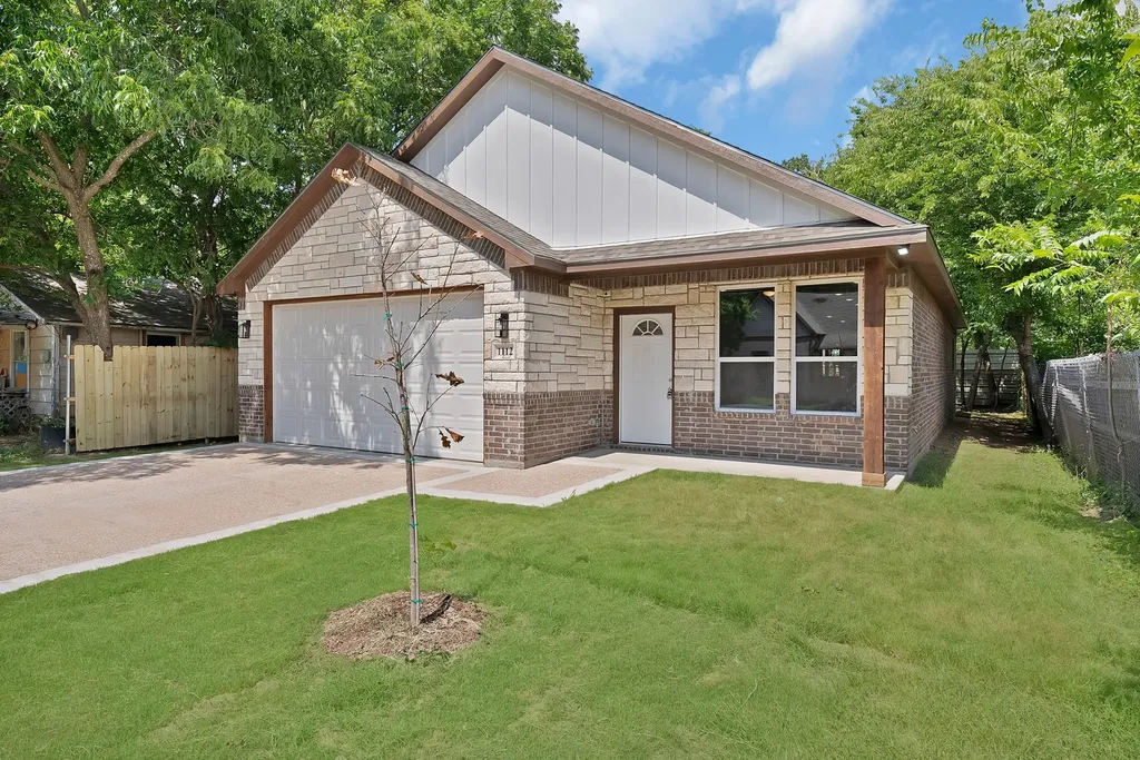 1112 Trinity Street Cleburne TX 76031