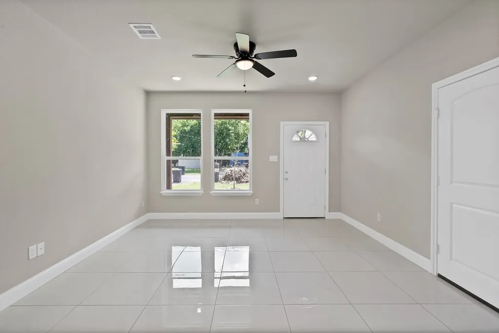 1112 Trinity Street Cleburne TX 76031