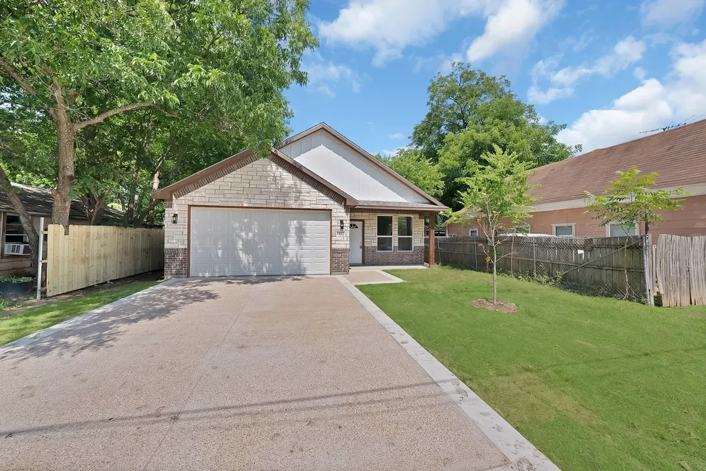 1112 Trinity Street Cleburne TX 76031