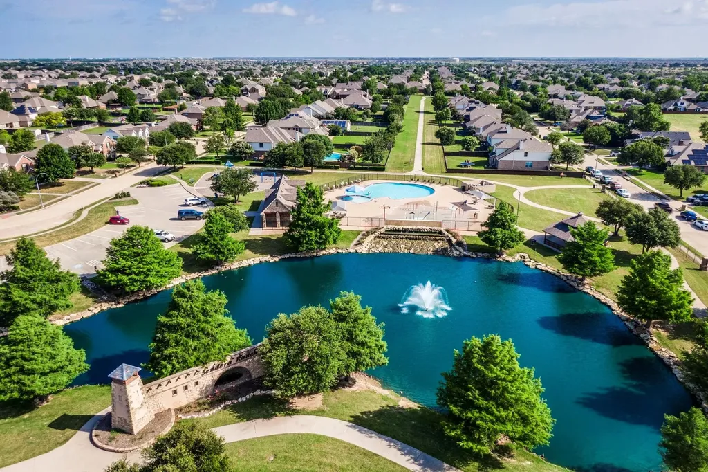 837 Amberwood Court Fort Worth TX 76052