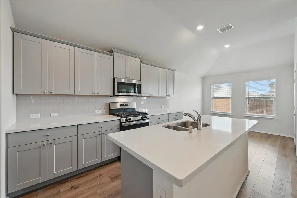 837 Amberwood Court Fort Worth TX 76052