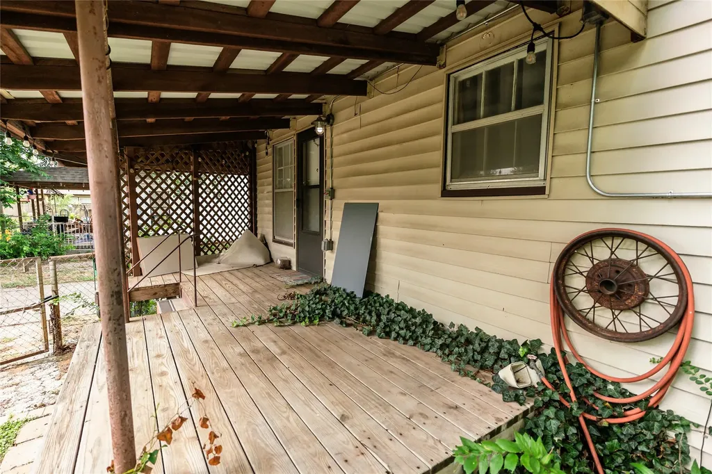 706 E Highway 82 Nocona TX 76255