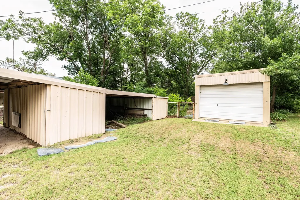 706 E Highway 82 Nocona TX 76255