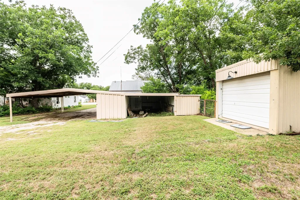 706 E Highway 82 Nocona TX 76255