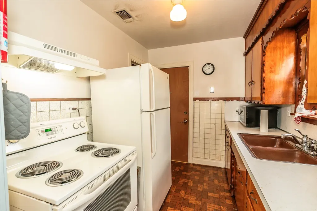 706 E Highway 82 Nocona TX 76255