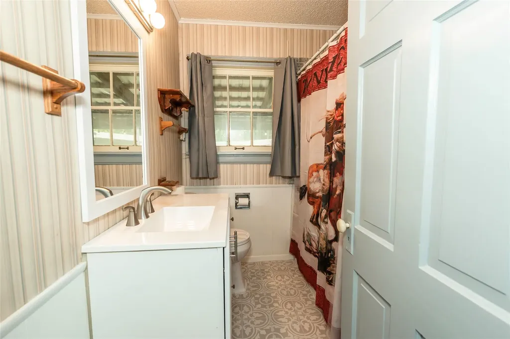 706 E Highway 82 Nocona TX 76255