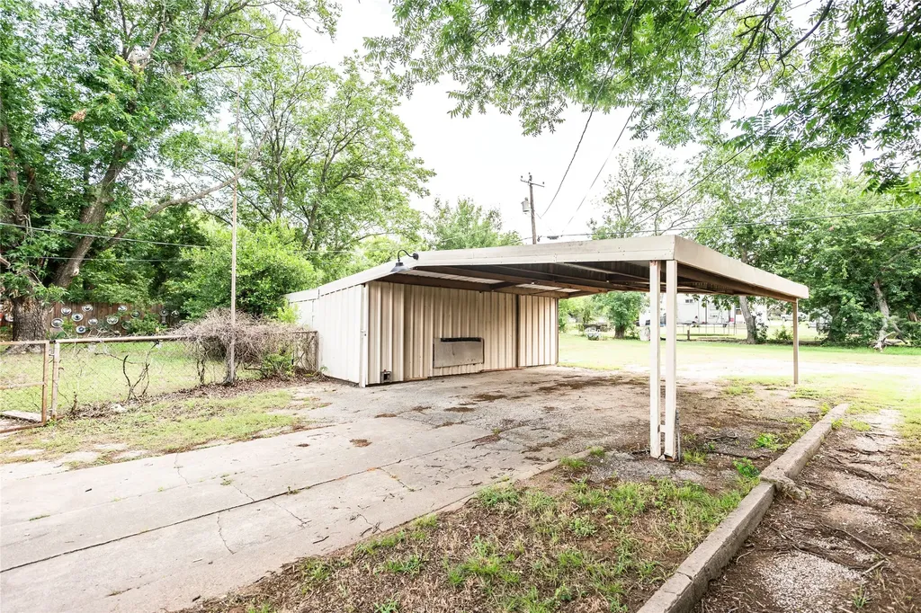 706 E Highway 82 Nocona TX 76255